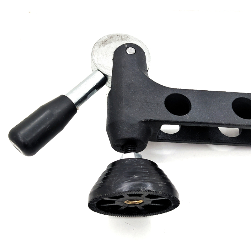 Exzenterniederhalter PU-02 für Formatkreissäge