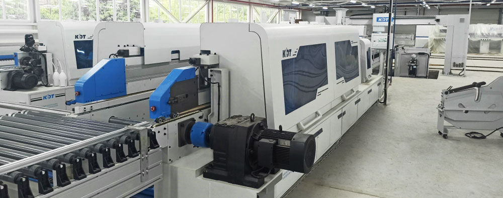 Automatisierte Produktionslinie mit den Maschinen KS-842C, KE-2368JHSKCAD, KE-2468JHSKCAD, KHC-525, KD-612KHSZA