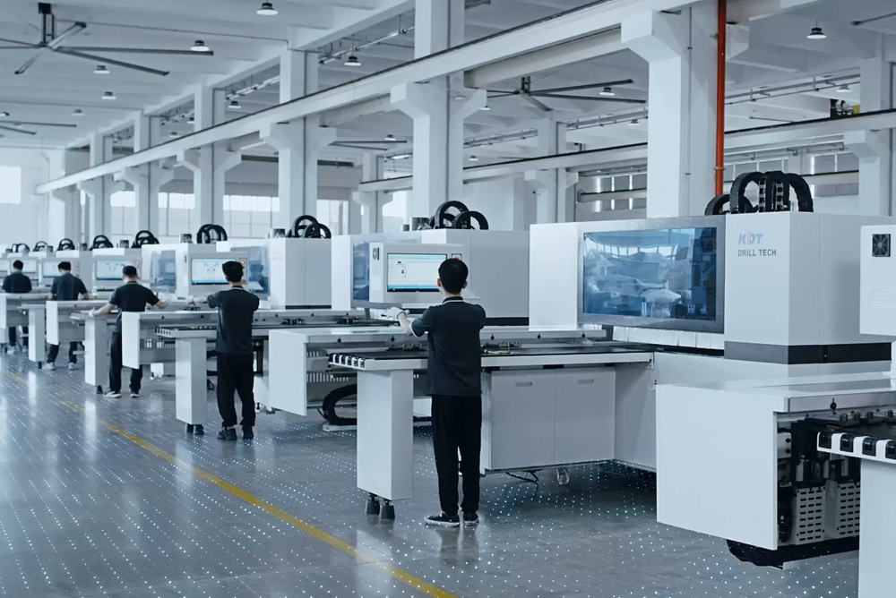 CNC-Bohr- und Fräszentren im Werk