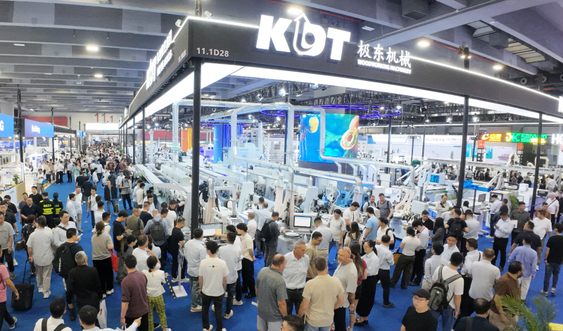 KDT Machinery Stand auf der internationalen Holzbearbeitungsmaschinenmesse CIFF 2026