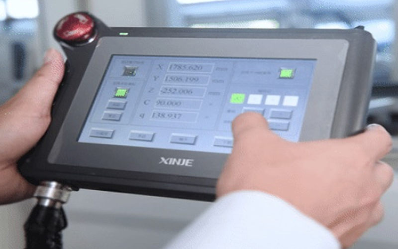 Mobiles Touchscreen-Bedienpanel für das KDT-Bearbeitungszentrum