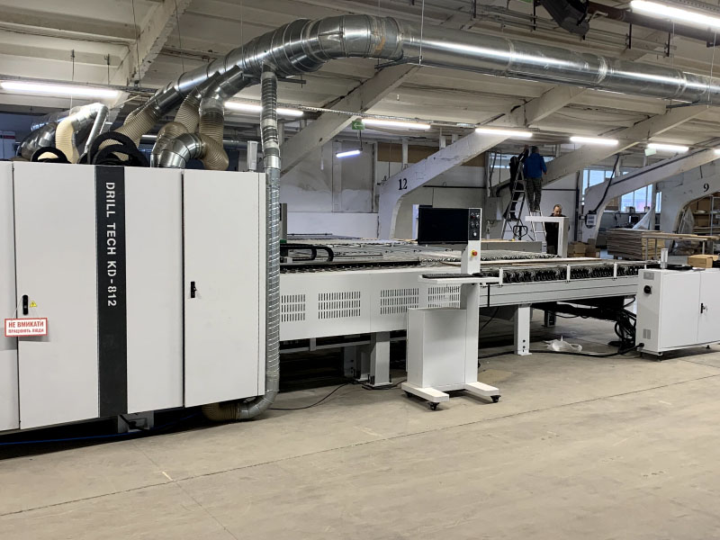 CNC-Bohr- und Fräszentrum KD-812HA

