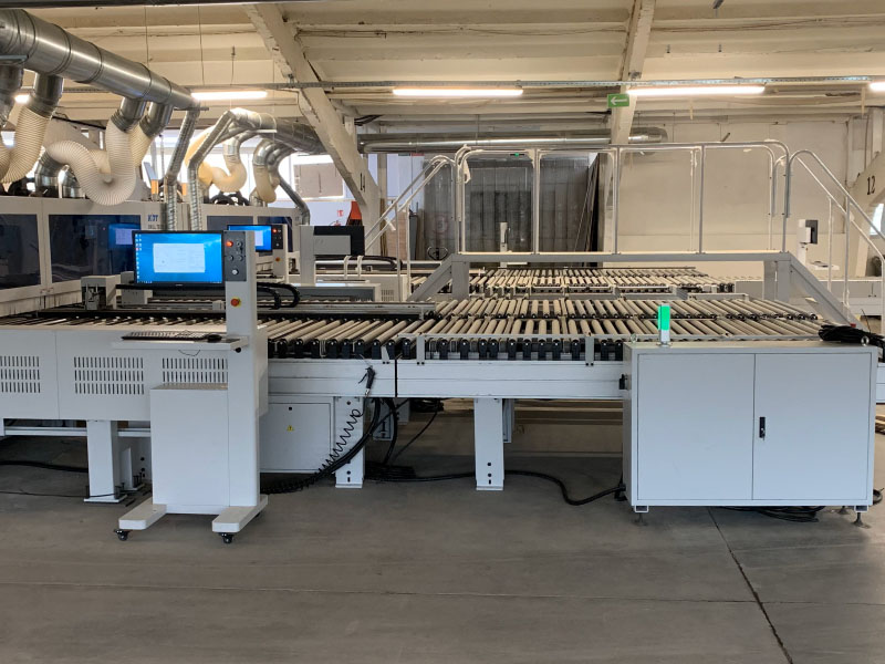 CNC-Bohr- und Fräszentrum KD-812HA
