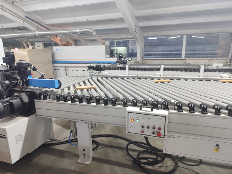 Automatische vierseitige Kantenanleimstation