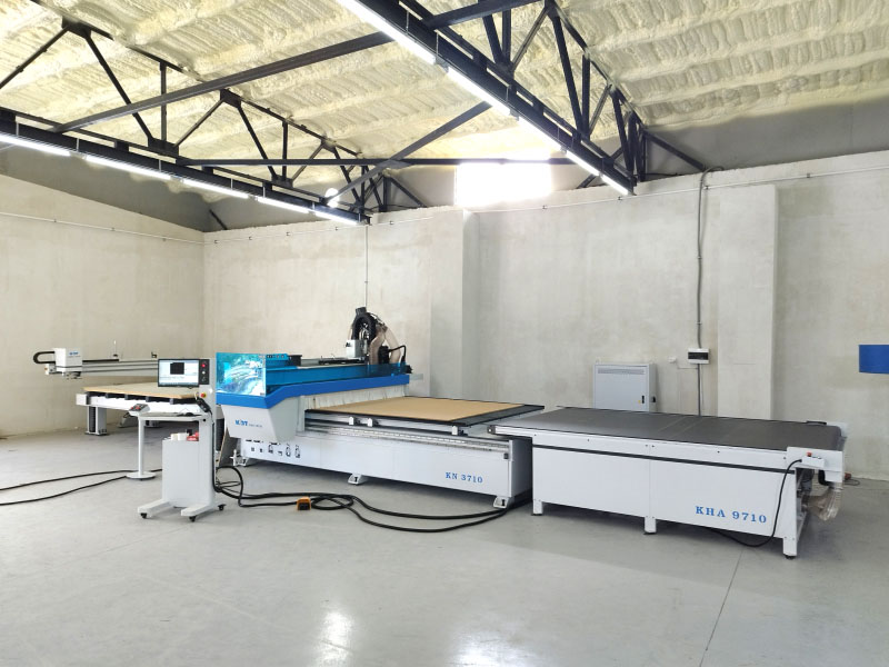 Automatisierte Fertigungslinie basierend auf dem CNC-Bearbeitungszentrum KN-3710DE