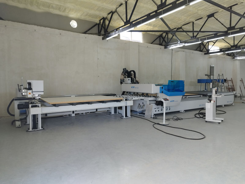 Automatisierte Fertigungslinie basierend auf dem CNC-Bearbeitungszentrum KN-3710DE