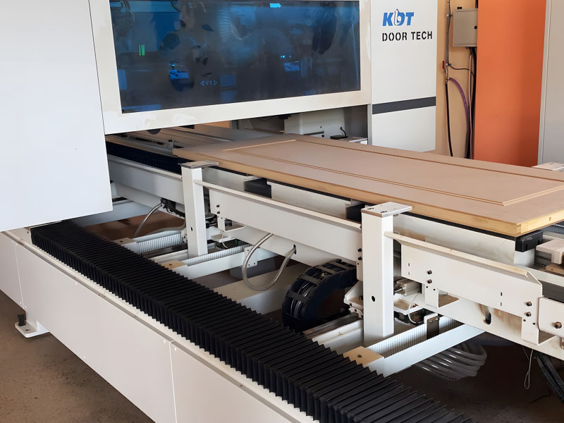 CNC‑Vierseiten‑Plattenschneider für Türplatten KHM-550B