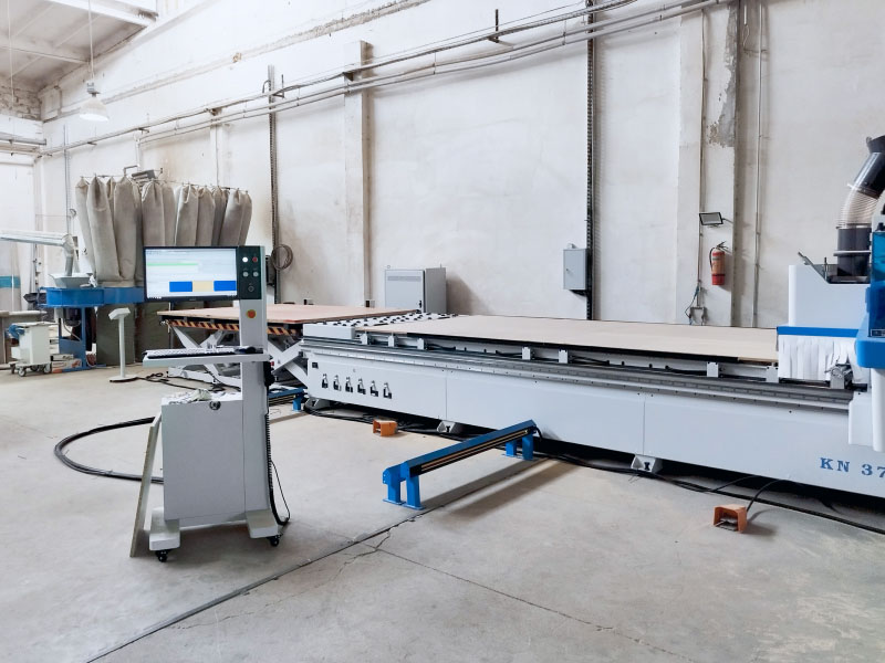 Automatisierte Fertigungslinie basierend auf dem CNC-Bearbeitungszentrum KN-3713D