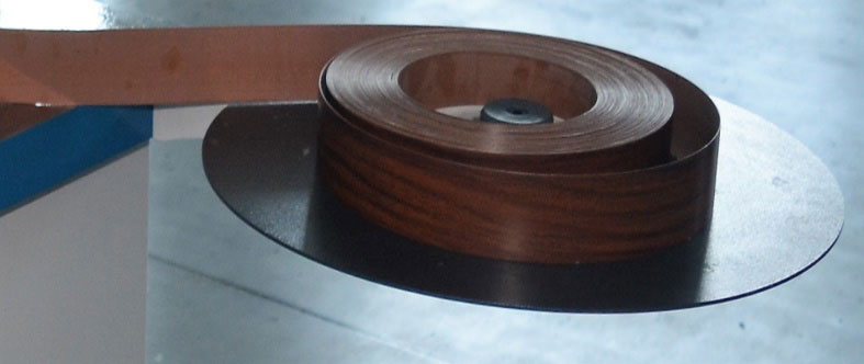 Zuführung des Kantenmaterials
